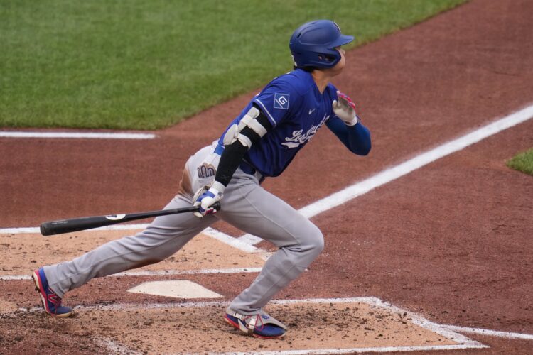 Ohtani Homers, Leaves Game With Left Knee Inflammation In Dodgers' 8-6 Win Over Pirates